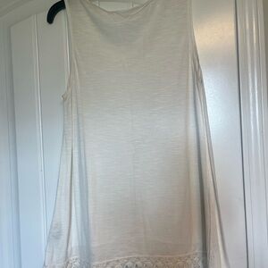 White tunic with lace bottom